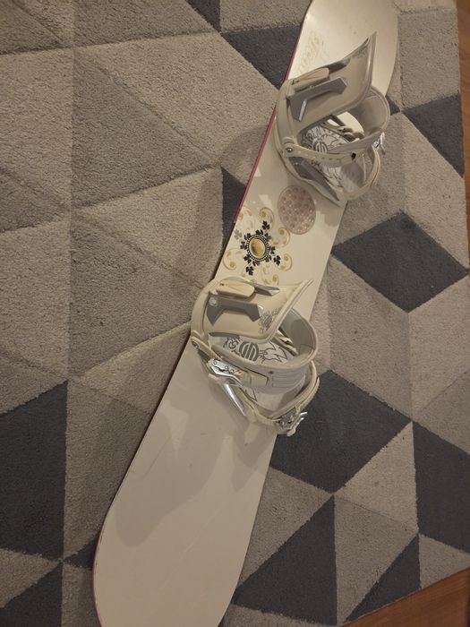 Snorvoard HEAD Pearl 142cm + wiązania SANTA CRUZ