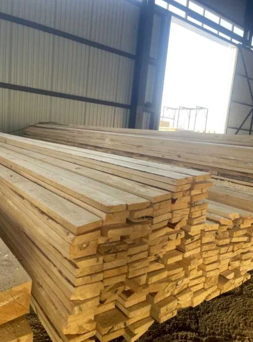 Купити брус та стропила для будівництва з дерева 1 гатунку