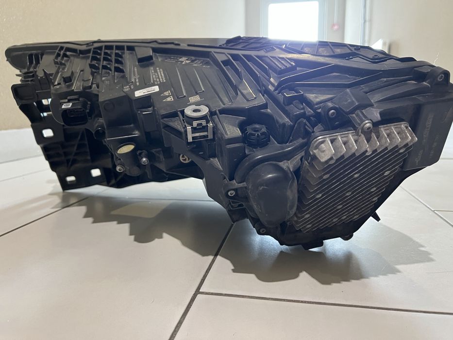 Фара права Audi Q8/SQ8 4M8941086