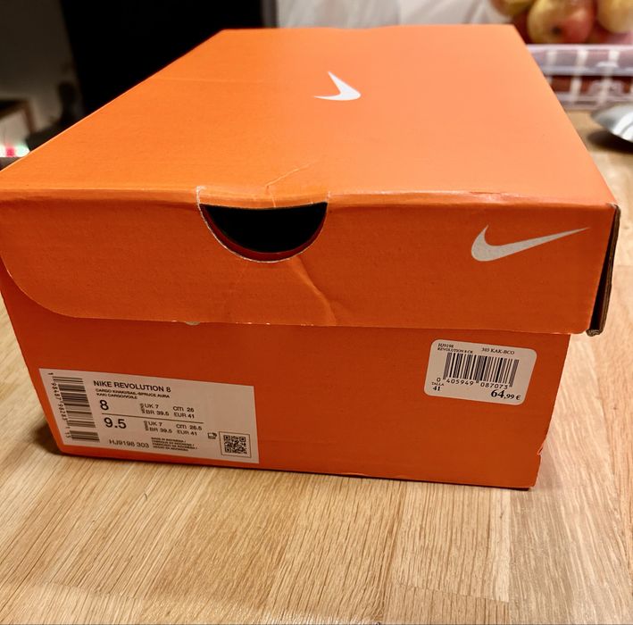 Nike Revolution 8