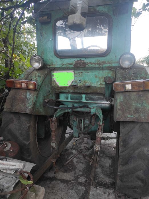 Трактор т40ам з плугом та дисками