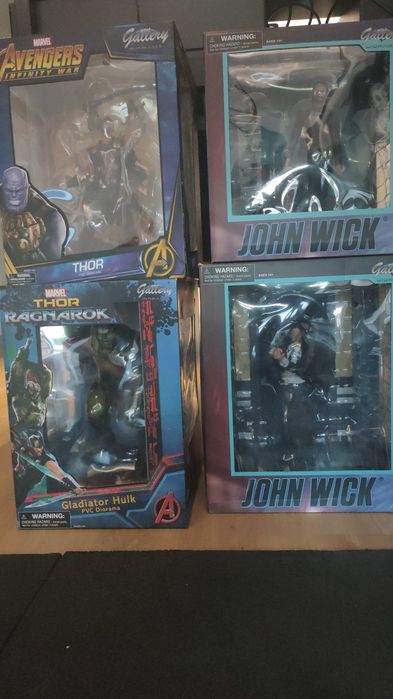 HOW TO SELL 4 NEW "Diamond Select" Figures64740315183361124