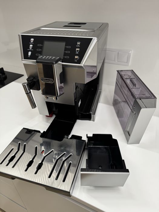 Продам кавову машину модель DeLonghi PrimaDonna Class ECAM 550.85 MS