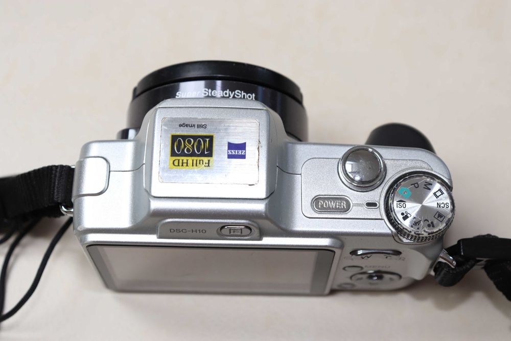 Aparat Sony Cyber-shot DSC-H10 nie wiem czy działa