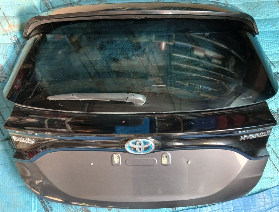 Klapa bagażnika spoiler  TOYOTA YARIS IV 1g3