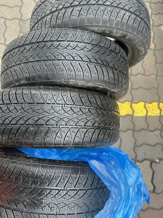 Шини зимові Triangle TW401 215/55 R17 як нові