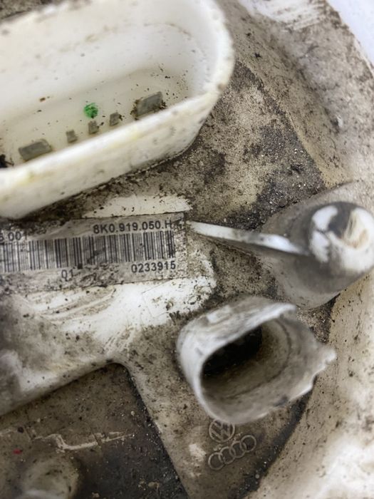 Насос топливный в бак Audi A4 B8 A5 2.0 TDI 8K0919050 L H P