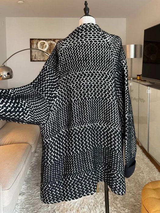 PROMOCJA Stylowy oversize'owy czarno-biały płaszcz z dzianiny H&M z we