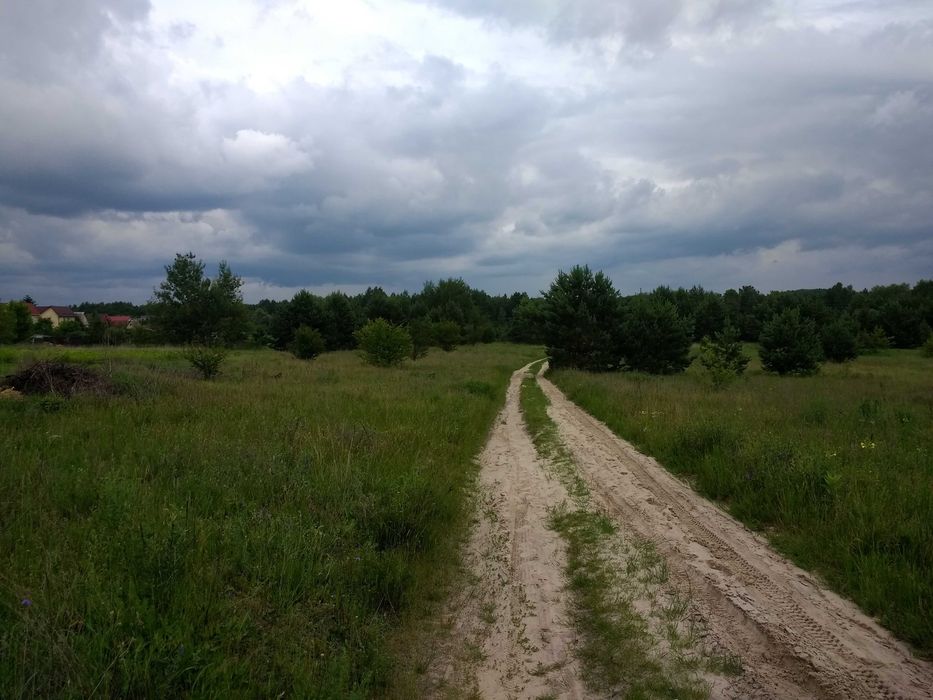 Продам землю навпроти комплексу Українське село. Ціна лише 10 000