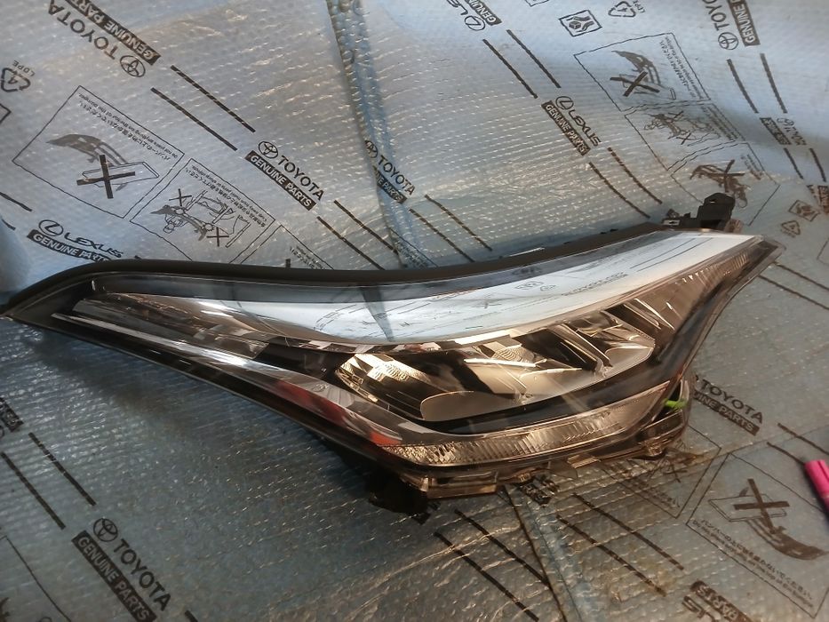 Lampa Reflektor prawa lewa przednia przod TOYOTA C-HR CHR LIFT