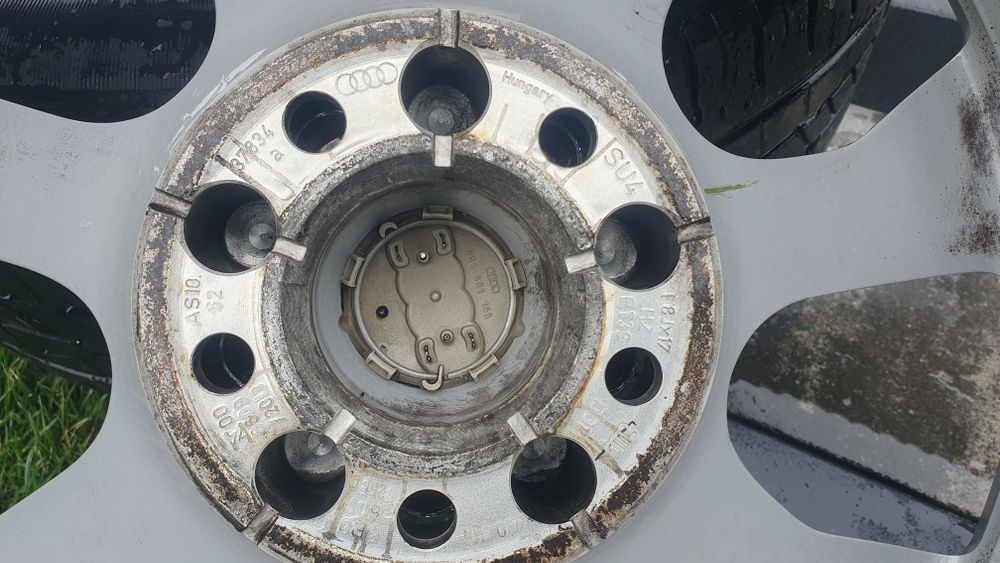 Felgi aluminiowe Audi wraz z oponam /kpl.