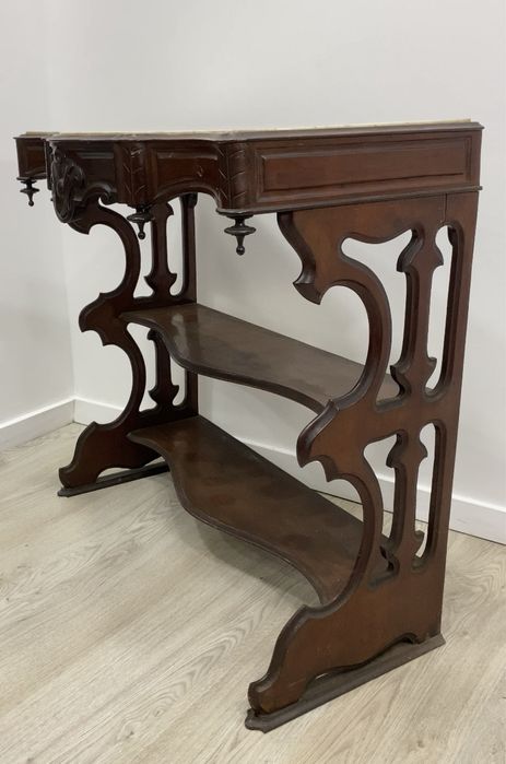 Antiga consola / Credencia.