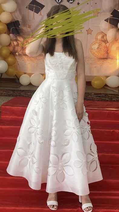 Плаття біле на важливу подію