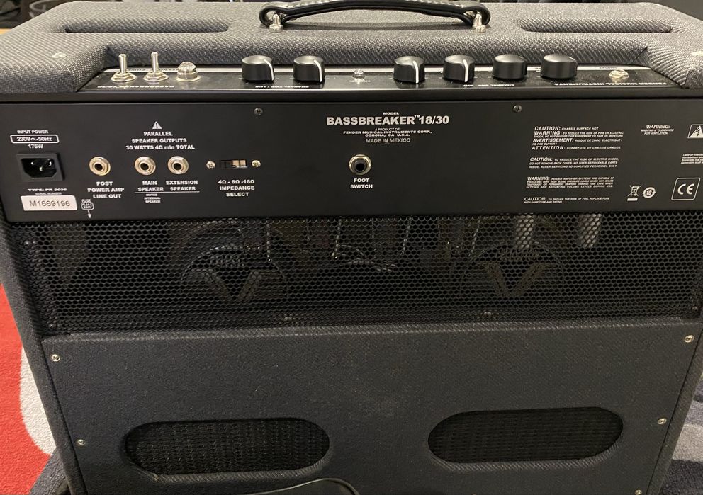 Fender Bassbreaker 18/30 - Excelente estado