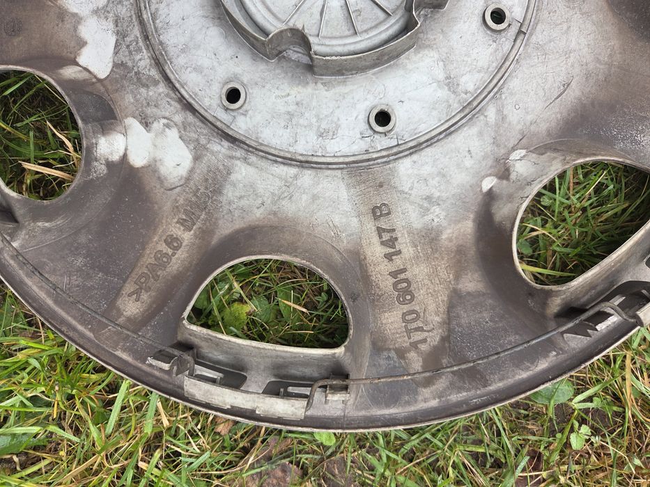 Kołpak VW oryginalny OEM 16" 1T0 601  1477 B