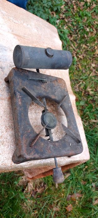 Stara kuchenka benzynowa