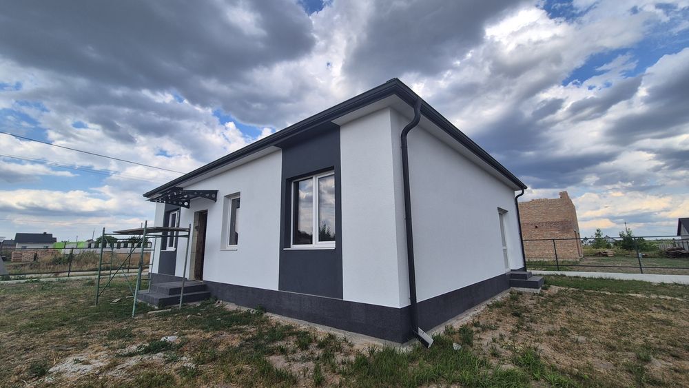 )( Продаж окремого будинку за ціною квартири