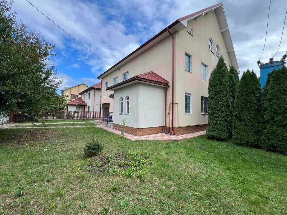 Продається затишний будинок у Крихівцях