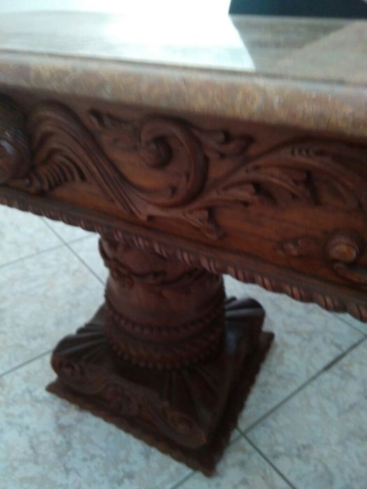 Mesa de centro , em mogno