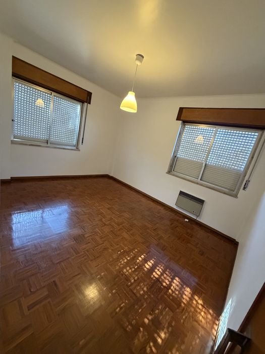 T3+1 c/2 casas de banho na Portela