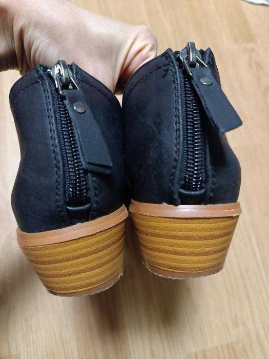 Туфлі ботильйони чорні черевики ковбойки козаки