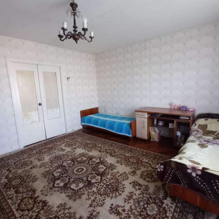 На підселення дівчат (р-н Молоді )