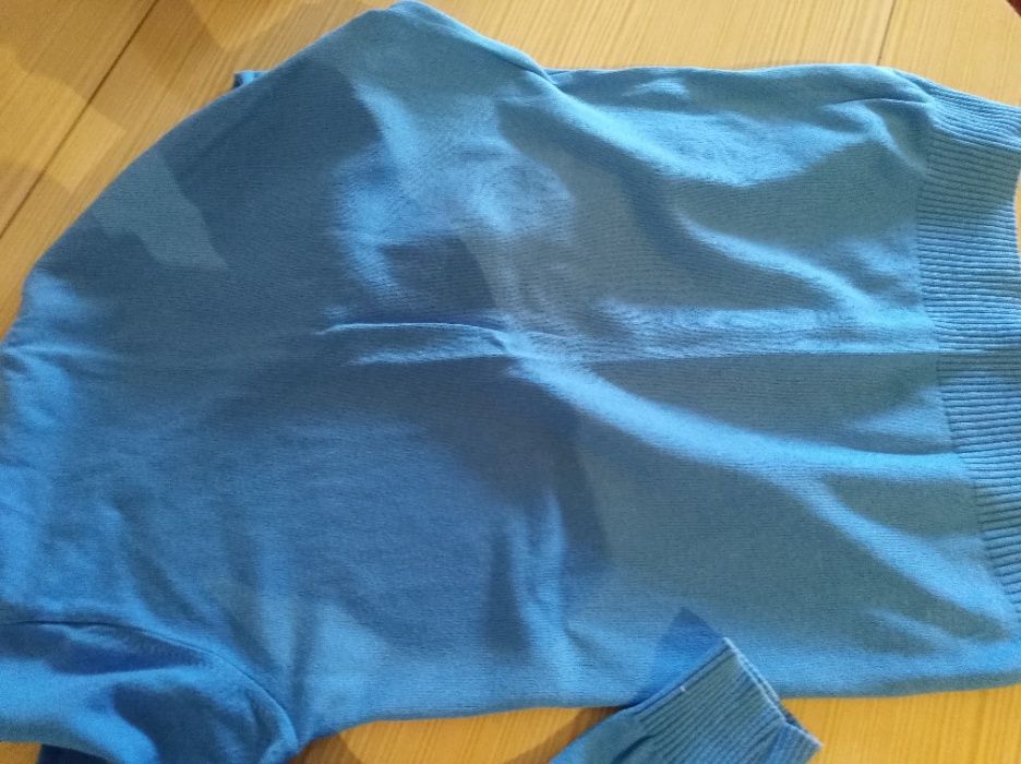 Calças azuis napa/tipo pele e Pullover com losangos e pullover azul