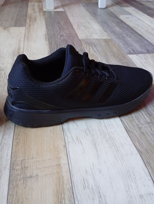 Sprzedam sportowe  męskie nowe obuwie z firmy adidas