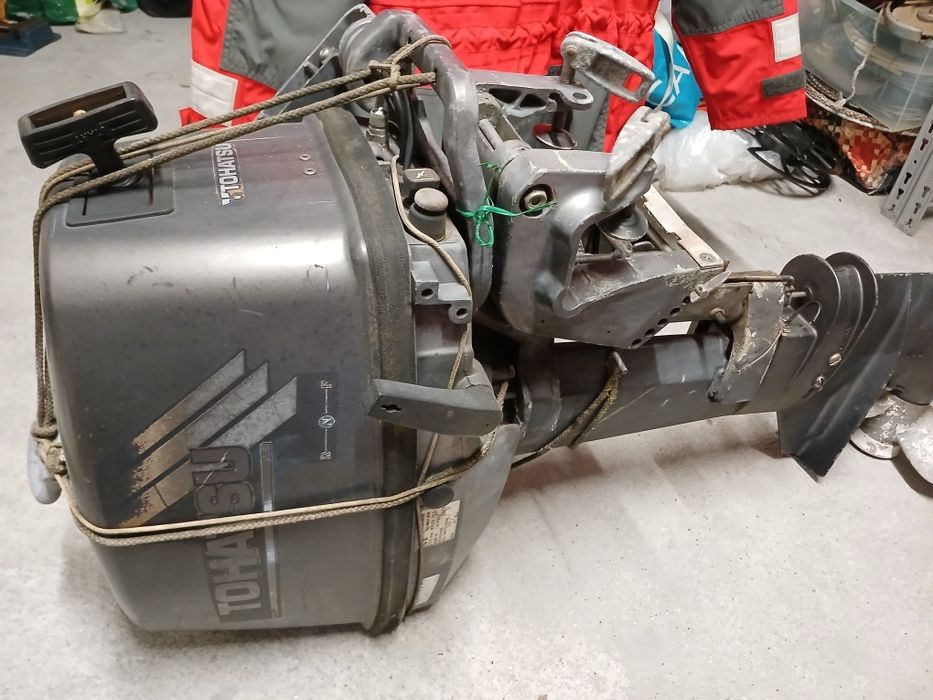Motor de Barco Tohatsu M9.8B (3K9) – 9.8HP – Ano 2001 – Usado e Fiável