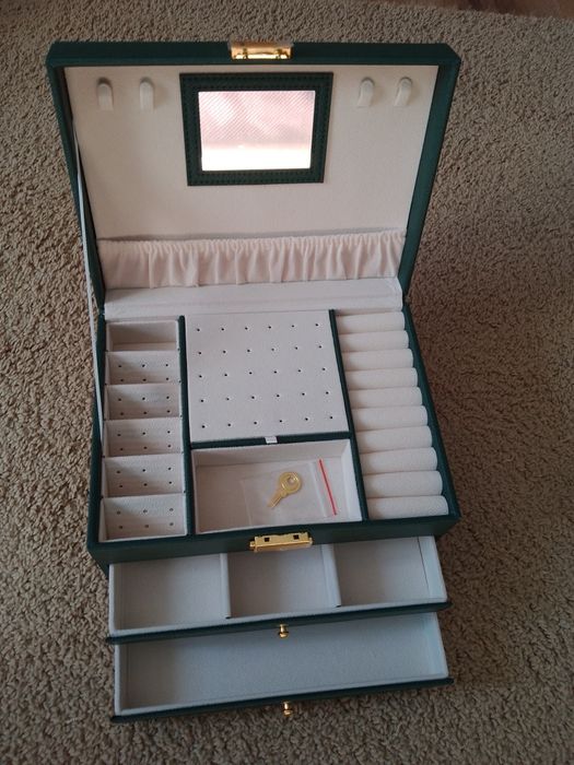 Kuferek na Biżuterię -nowy