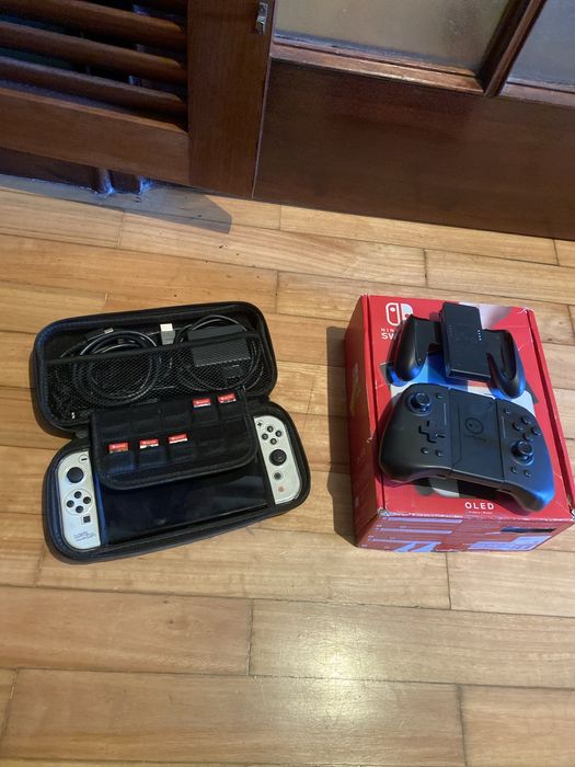 Nintendo Switch oled cinco jogos cartão de memória 256 gigas e mais um controle profissional