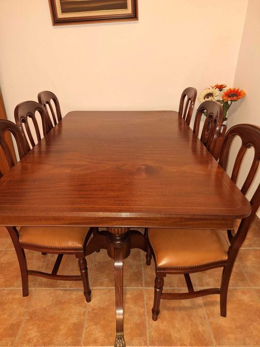 Mesa de jantar em Mogno maciço + 6 cadeiras em pele. Excelente estado.