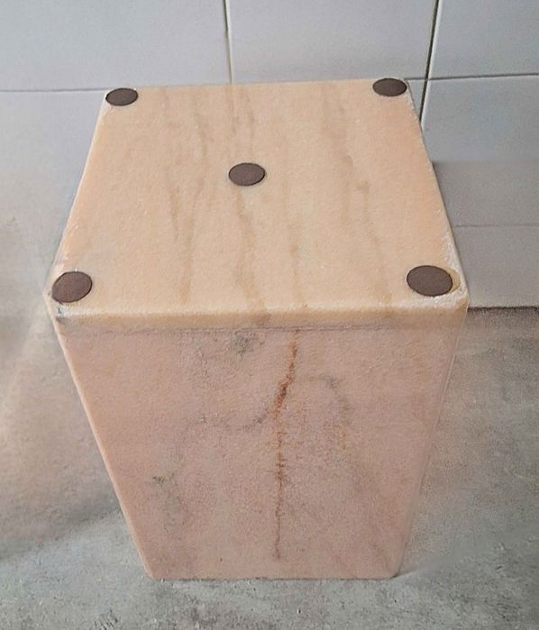 Coluna em mármore rosa