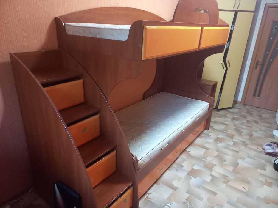 Дитяче ліжко з матрацами 2 поверхи