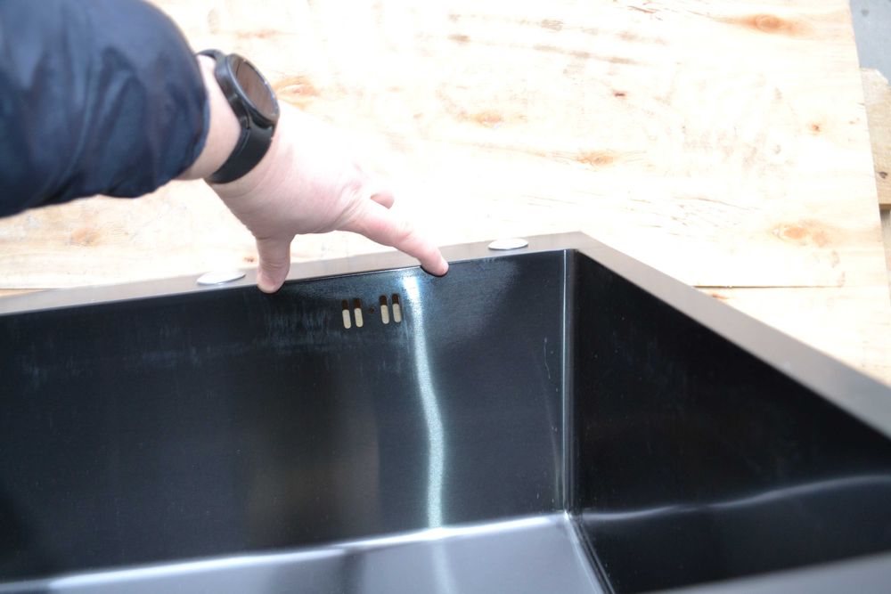 Раковина 600*500 чорна (уцінка)