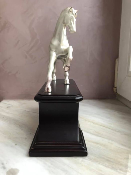 Статуэтка Серебряная Лошадь на постаменте с часами