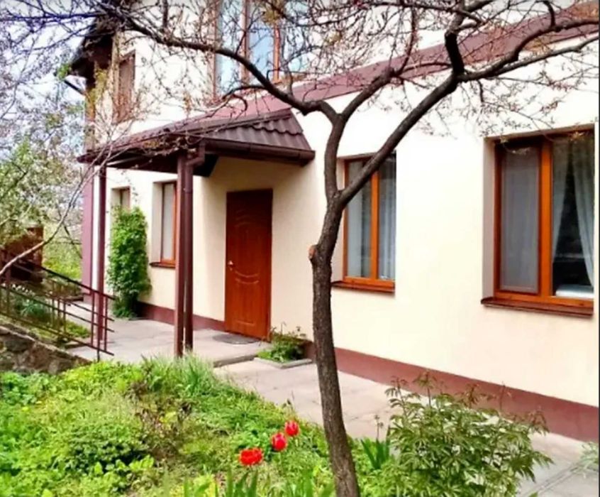 Продаж просторого 2-поверхового будинку на Старому місті