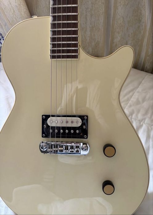 Gretsch Streamliner + Harley Benton Victory