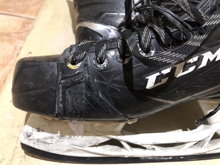 Коньки хоккейные