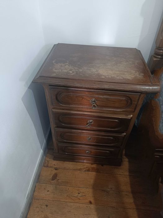 Cama de casal c/ colchão e mesas de cabeceira