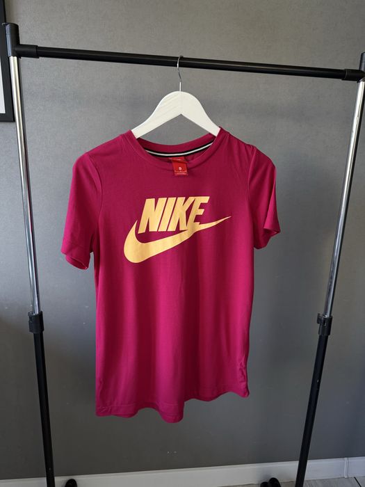 Футболка Nike рожева