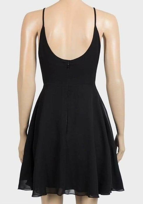 Czarna sukienka mini na ramiączkach