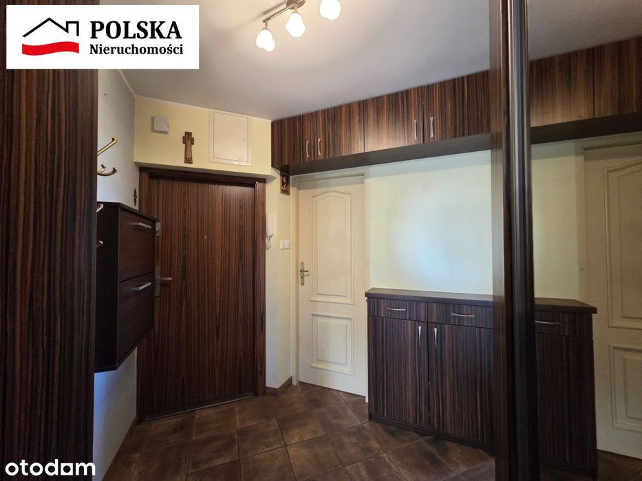 Na sprzedaż zadbane 3 pokojowe mieszkanie w Rumi.