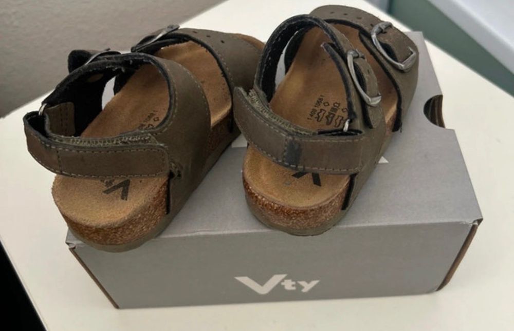 Sandálias de menino