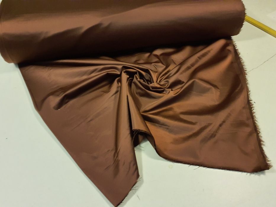 Satyna brąz z elastanem szer.150 cm.