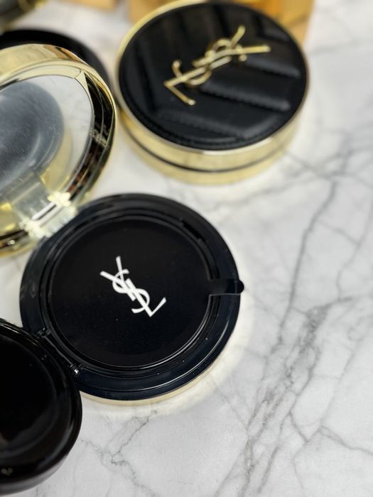 Тональний кушон Yves Saint Laurent B20