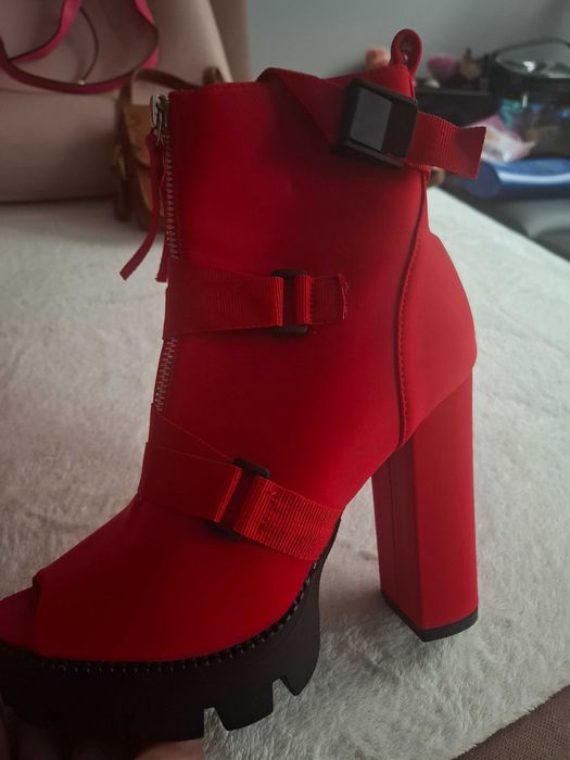 Buty czerwone damskie