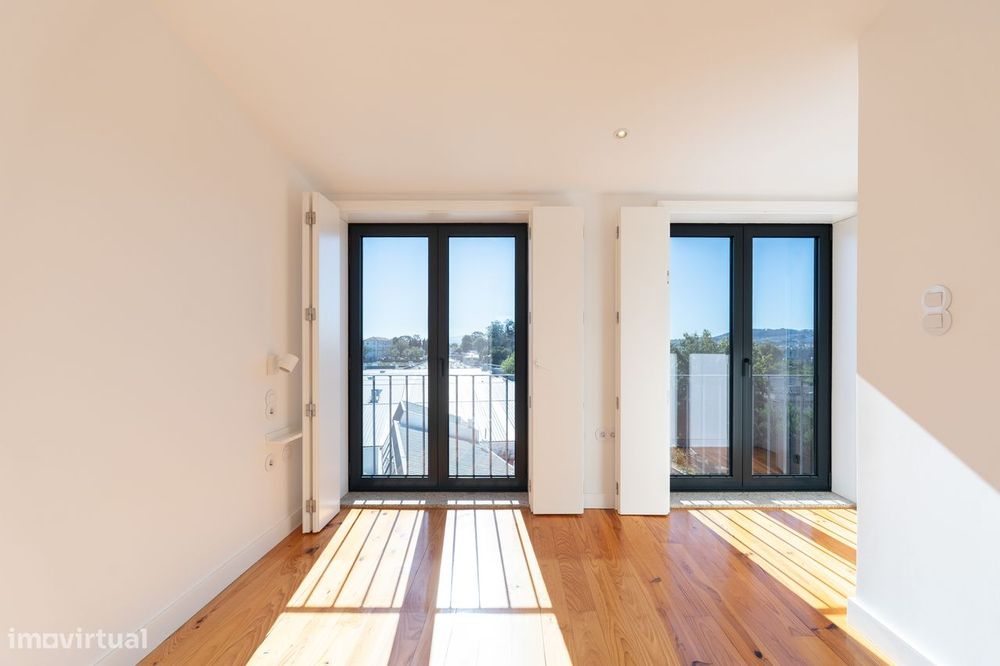 T2+1 moderno com varanda, elevador e ar condicionado