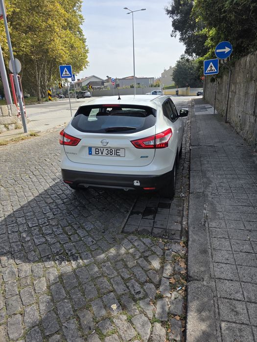 Nissan Qashqai 1.5 dCi (2015) - Full Extras / Impecável