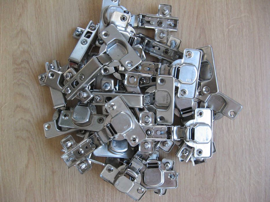 Zawiasy meblowe do szafek nakładane HAFELE 25 szt.